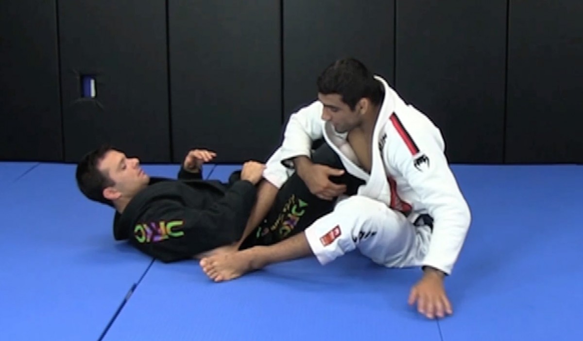 Image from Stephan Kesting youtube video "BJJ World Champion Leandro Lo: How to Pass 50/50 guard"